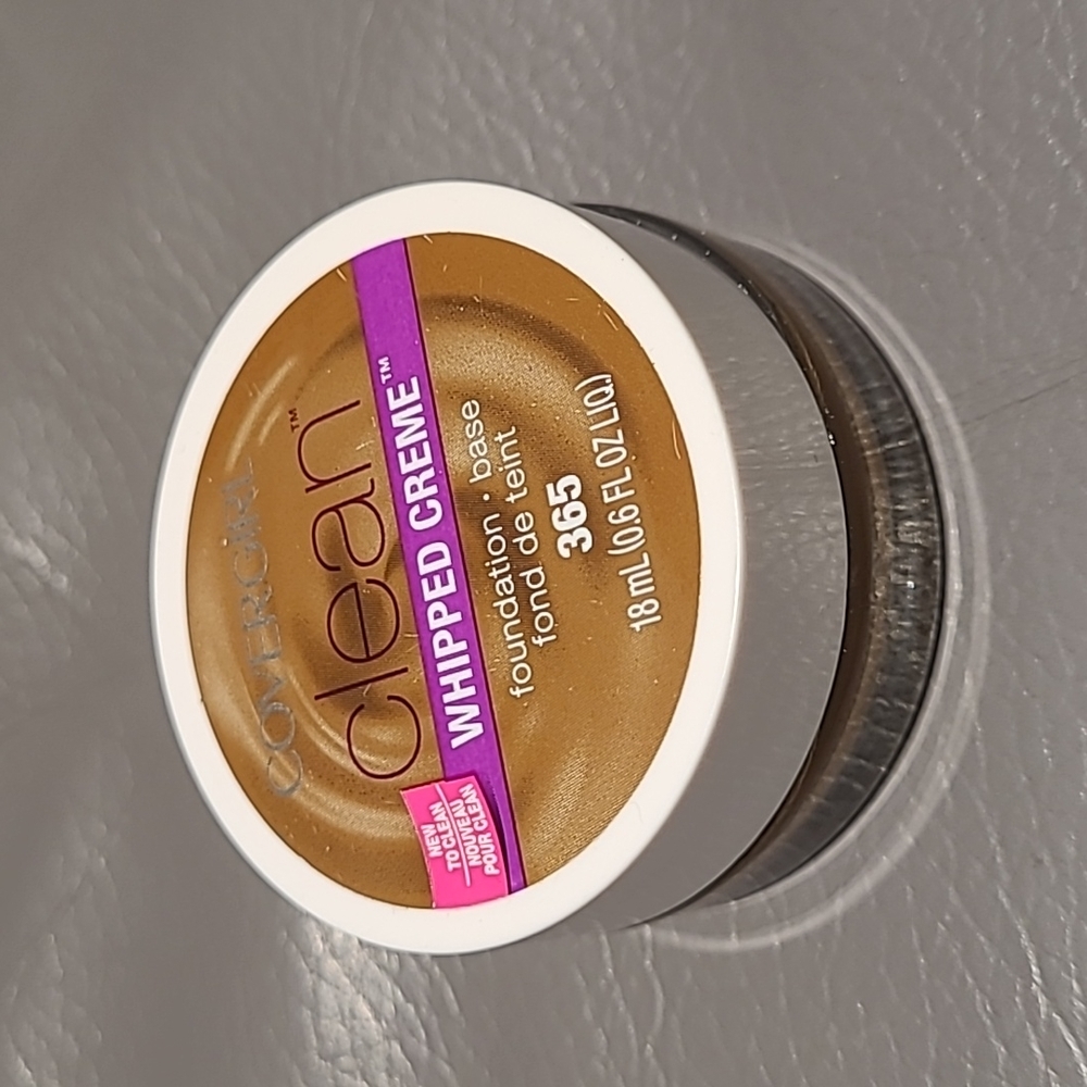 🌸3/$15🌸 Covergirl clean whipped creme foundation base #365
